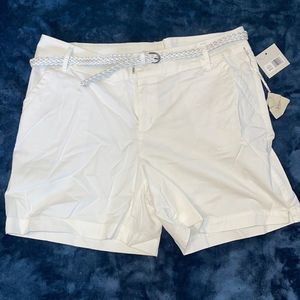 NWT Madison 12 Two to Tango White Belted Classic Midrise Chino Shorts